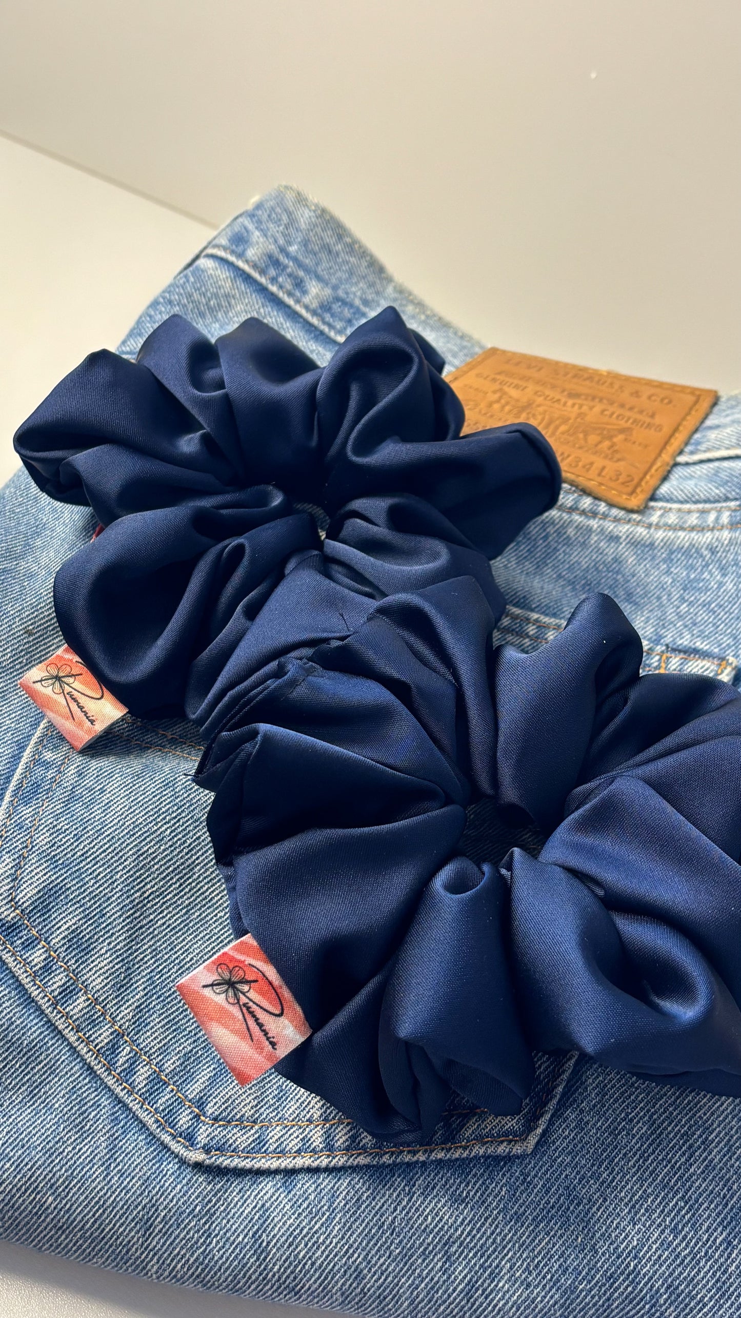 Scrunchie Saten L Azul Marino