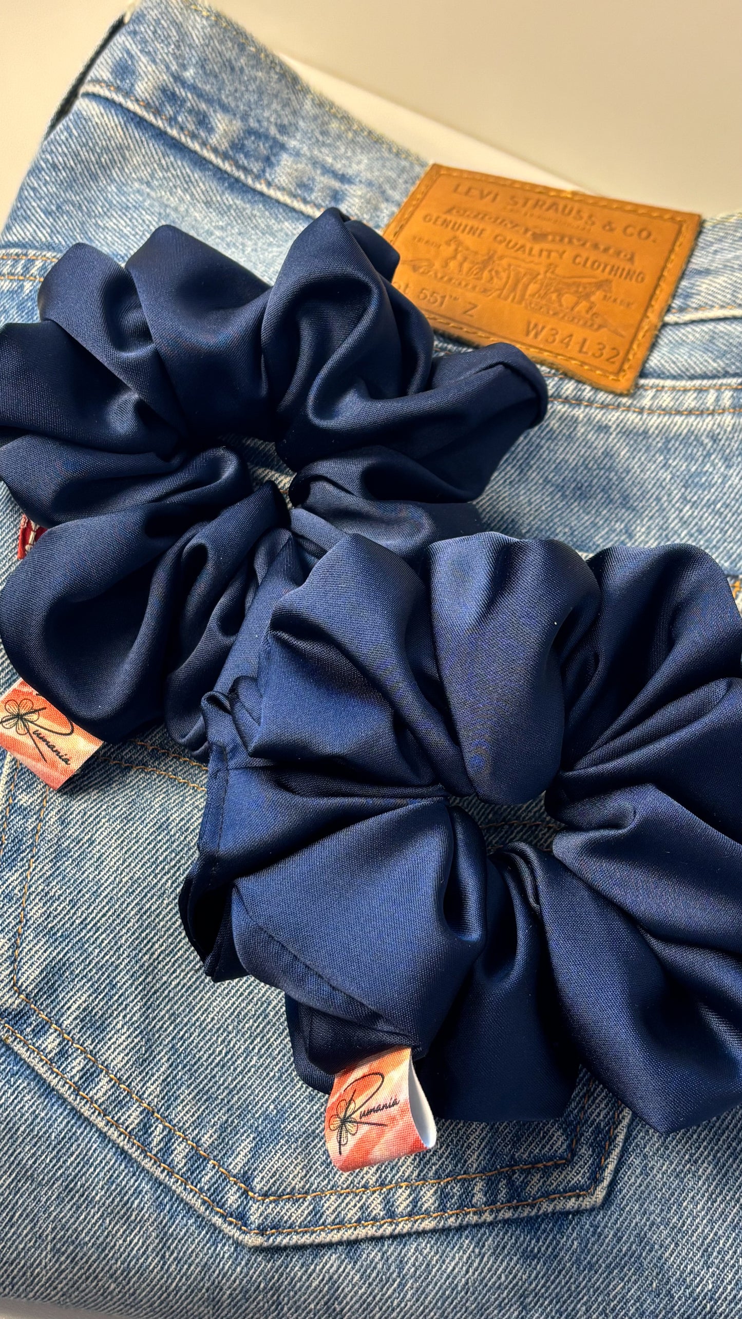 Scrunchie Saten L Azul Marino