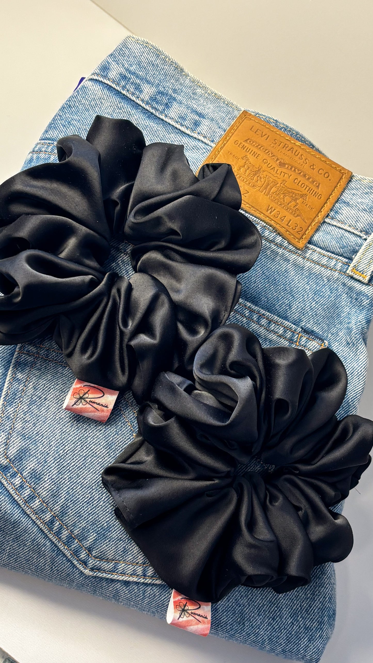 Scrunchie Saten Negro L